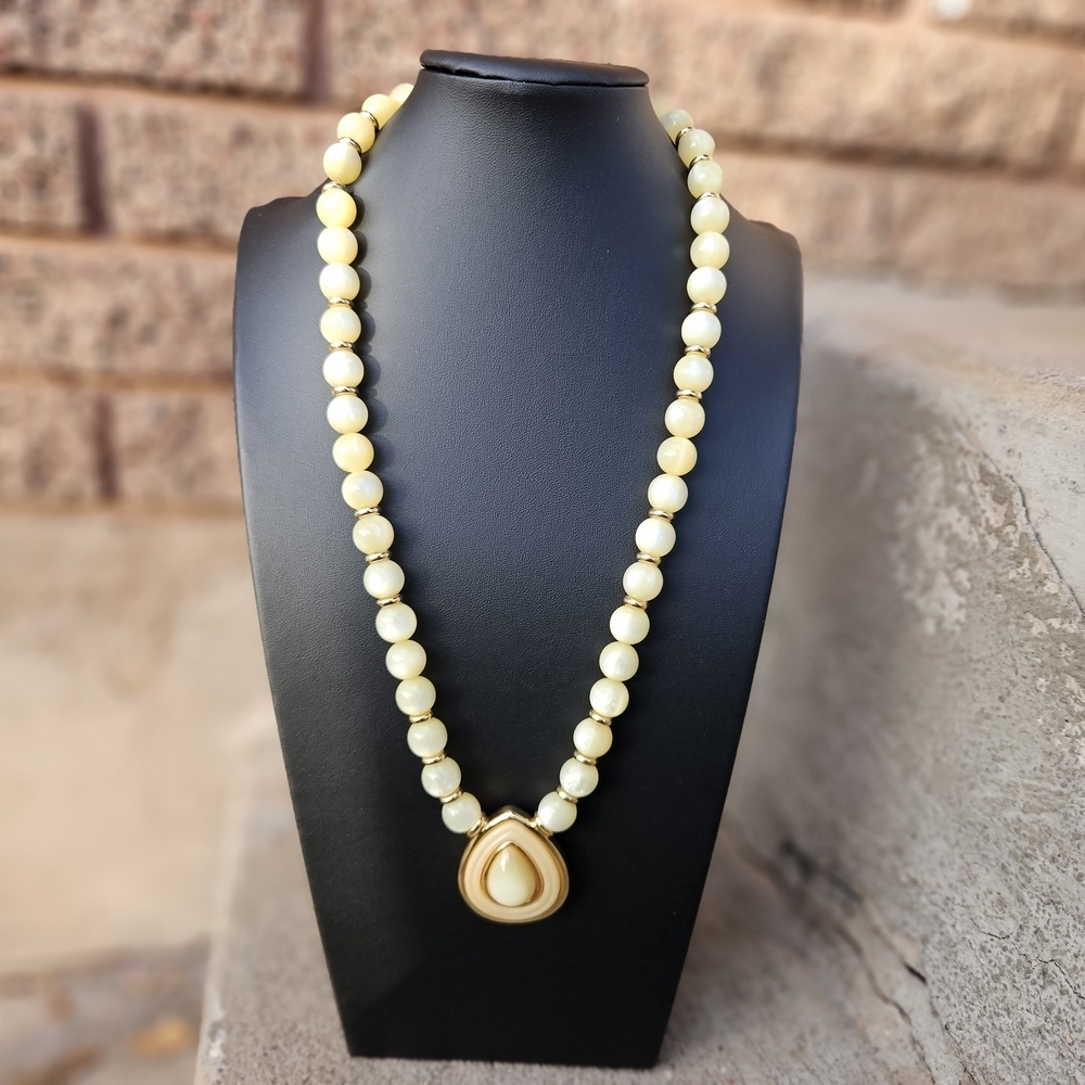 Napier Vintage Cream and Gold Chunky Beaded Necklace Grandma Jewelry Moon Glow